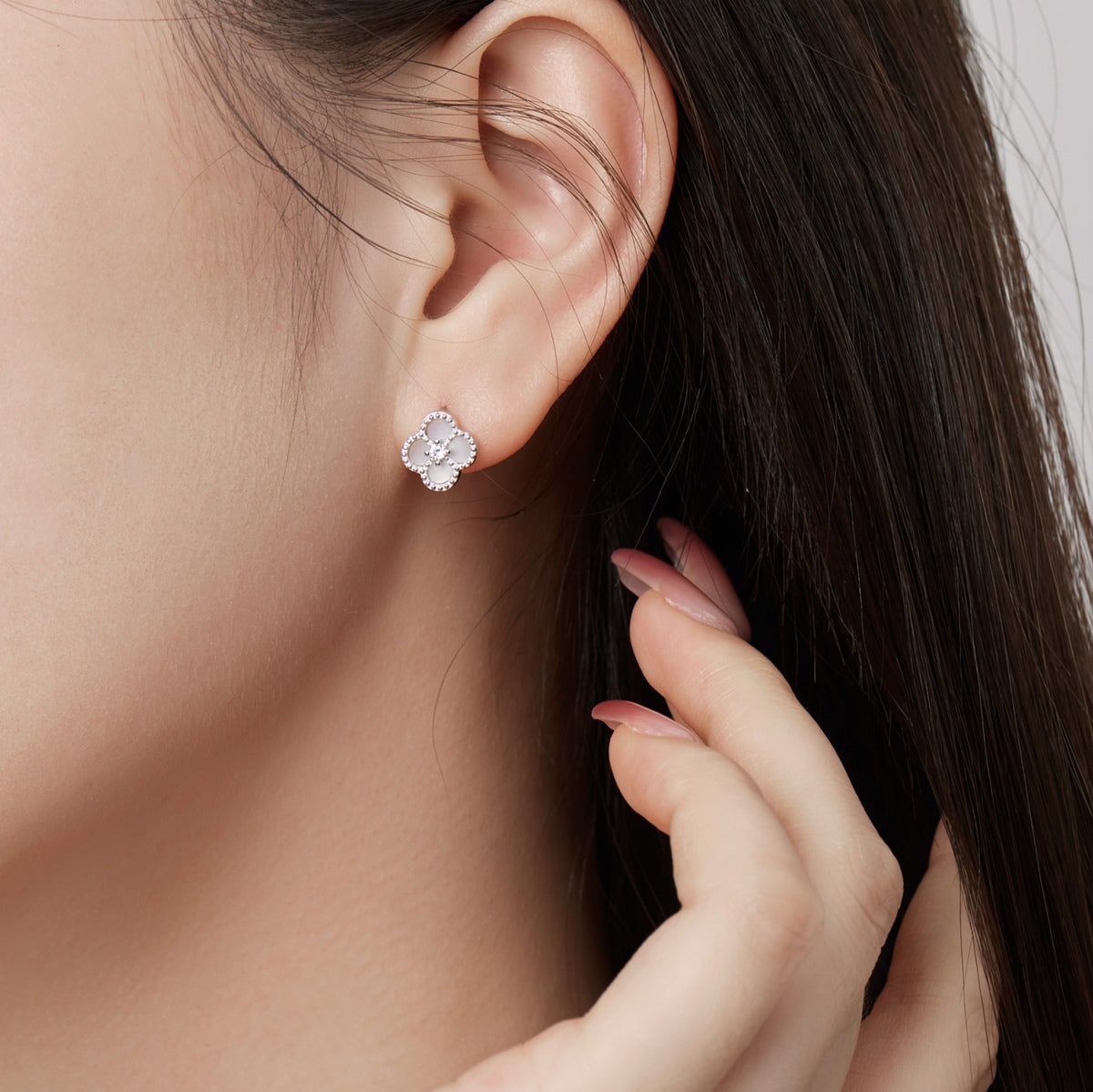 [Noble Jewelry]Four-Leaf Clover Flower Shape Exquisite Earrings