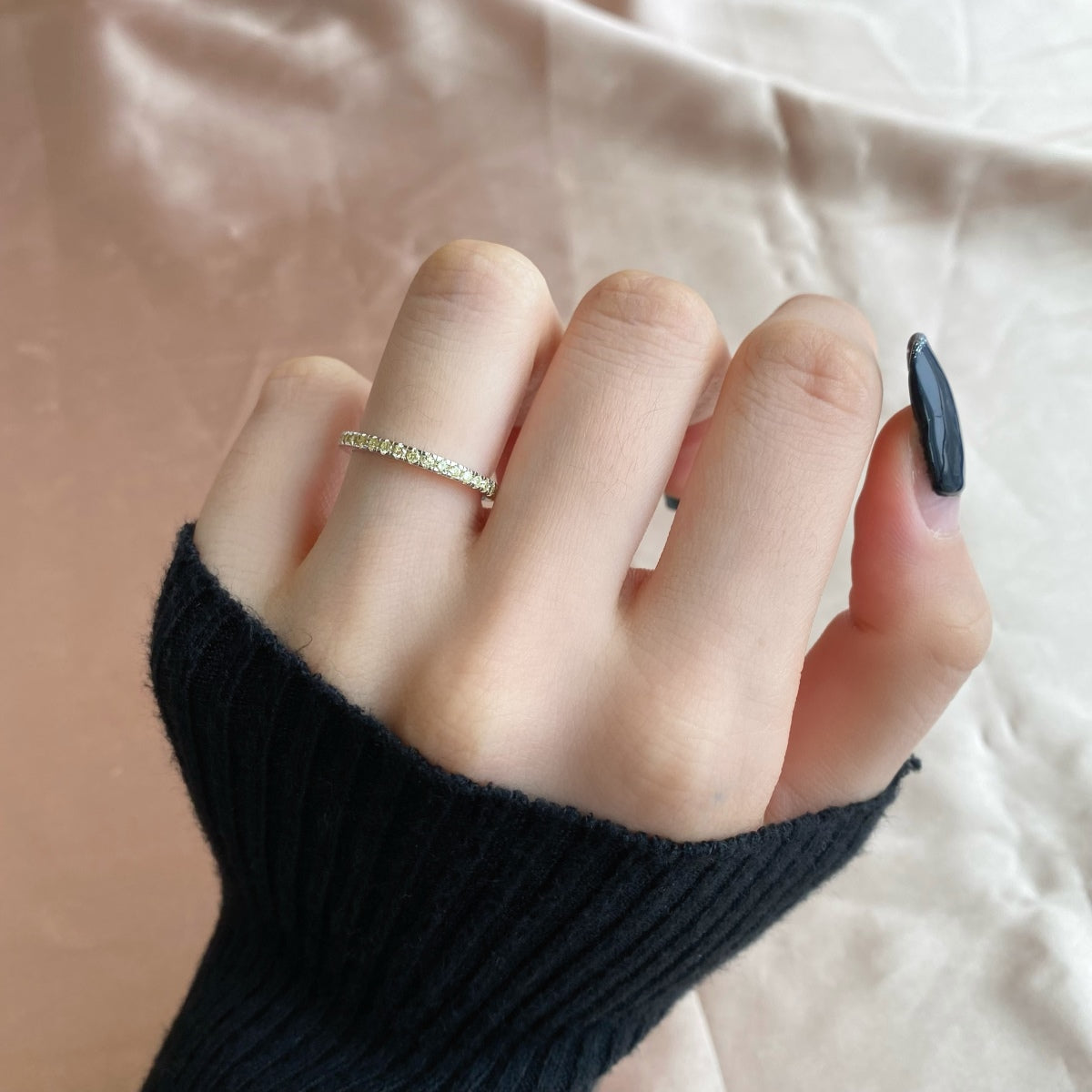 [Noble Jewelry]Delicate Sparkling Round Cut Daily Ring