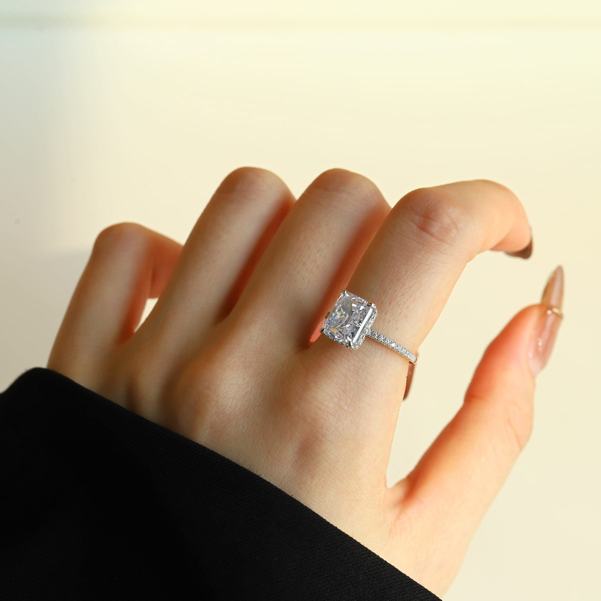 [Noble Jewelry]4.0 Carat Luxurious Engagement Ring