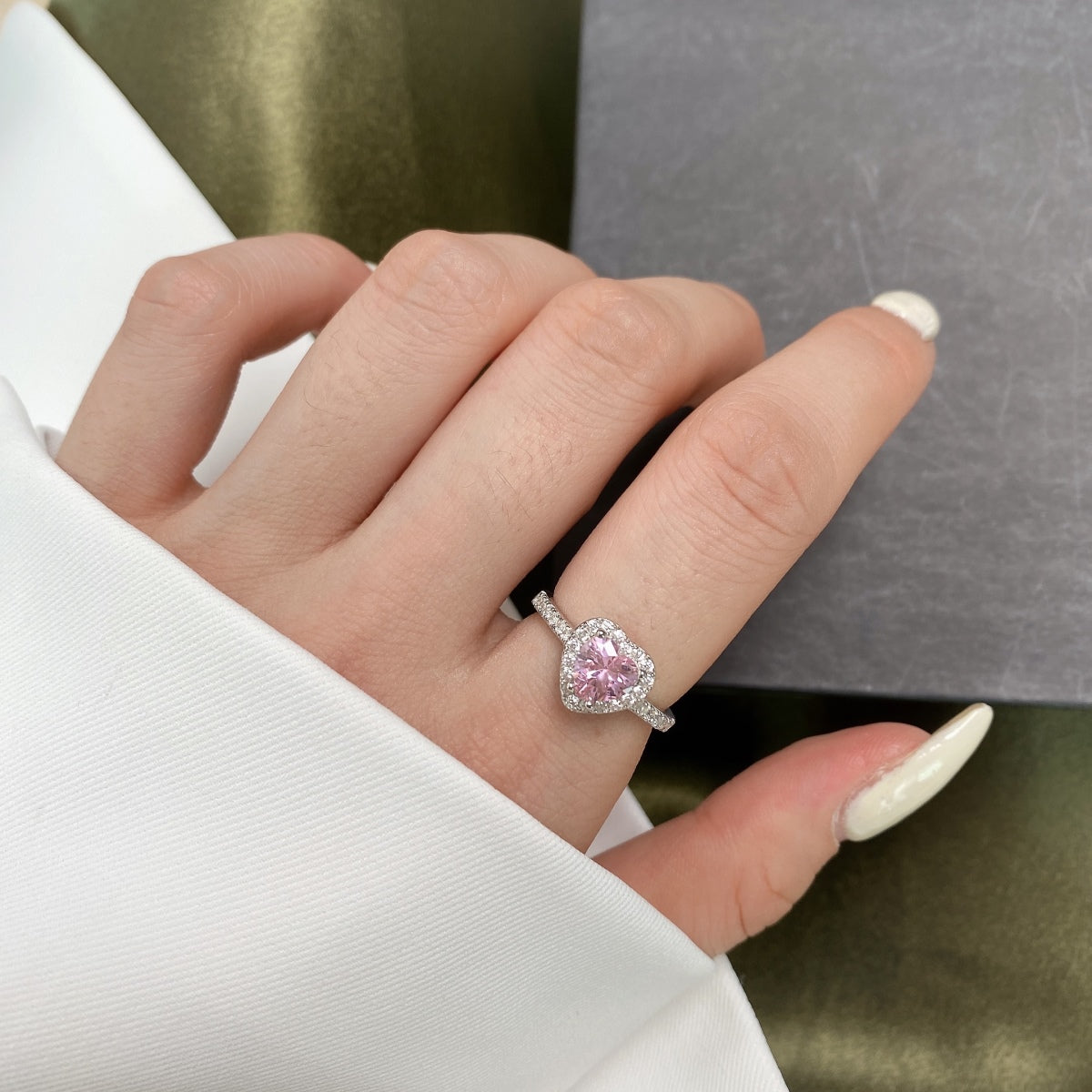 [Noble Jewelry]Eternity Splashy Romantic Heart Shape Lover Ring