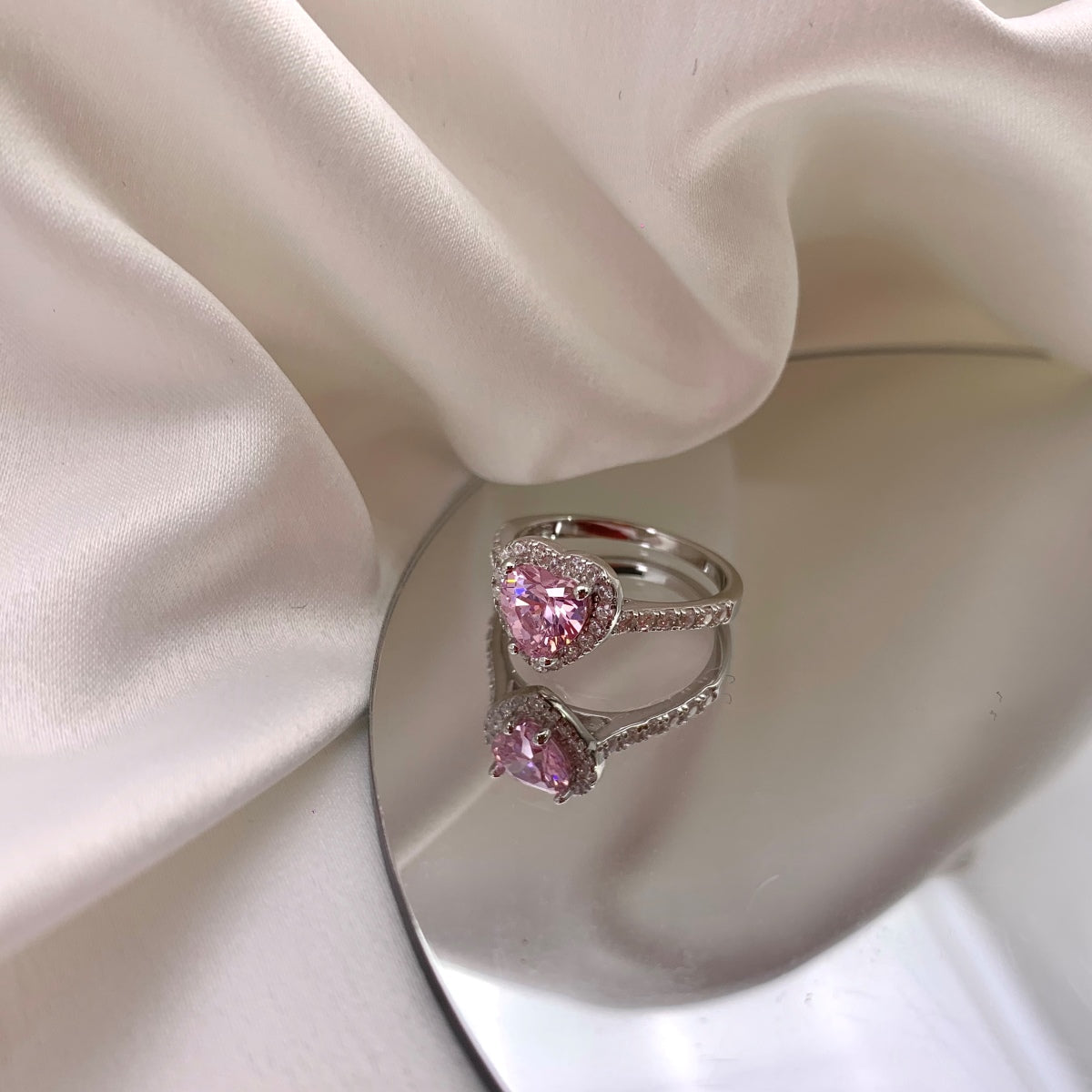 [Noble Jewelry]Eternity Splashy Romantic Heart Shape Lover Ring