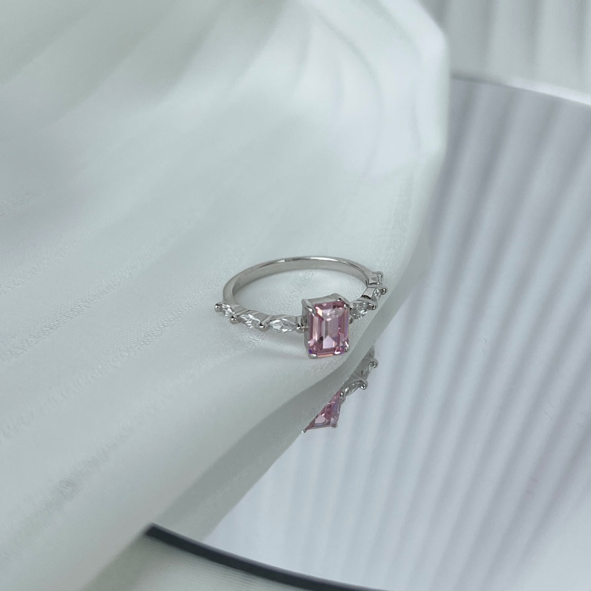 [Noble Jewelry]1.0 Carat Dainty Resplendent Radiant Cut Daily Ring