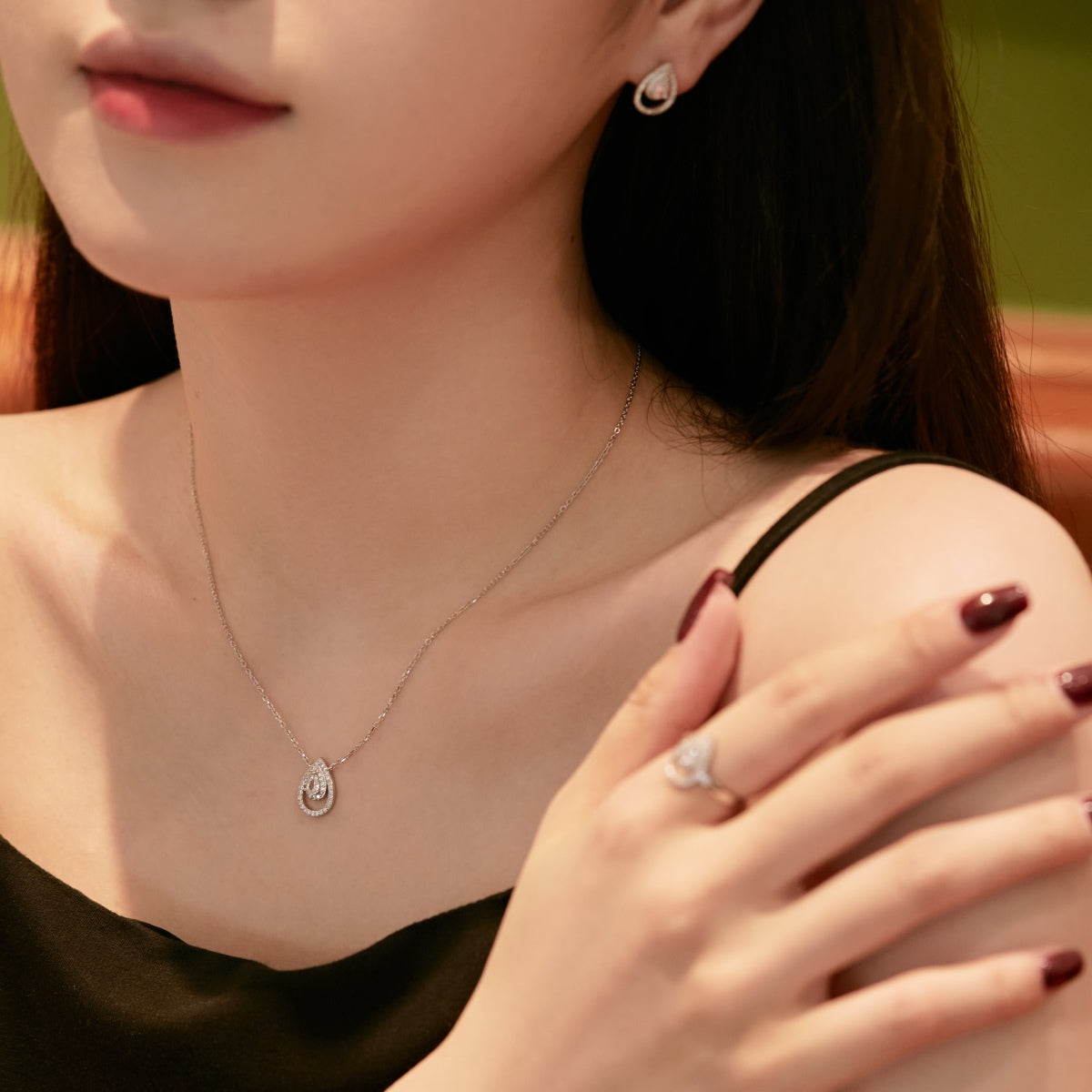 [Noble Jewelry]Sparkling Delicate Water Drop Shape Daily Earrings