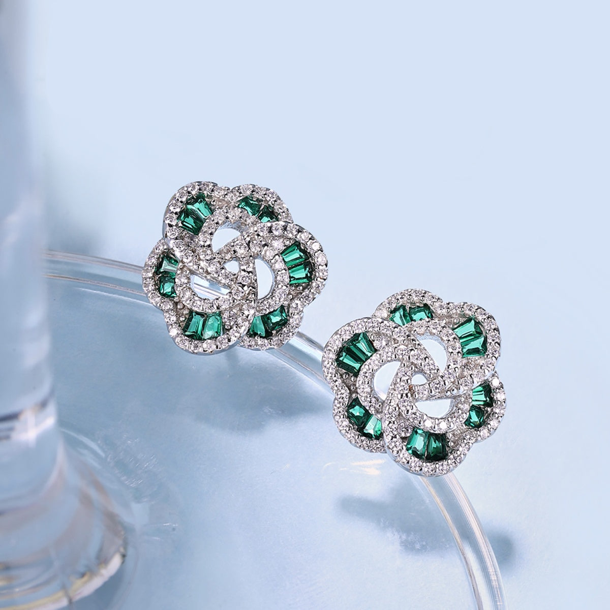 [Noble Jewelry]Exquisite Flower Shape Daily Earrings