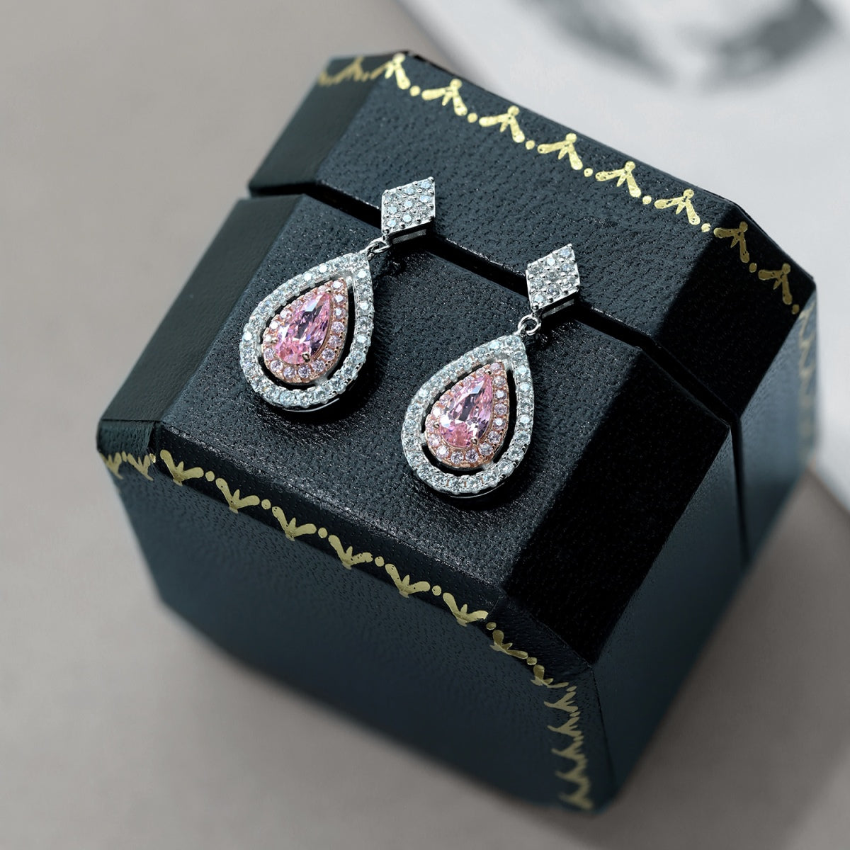 [Noble Jewelry]Ornate Delicate Water Drop Shape Banquet Earrings