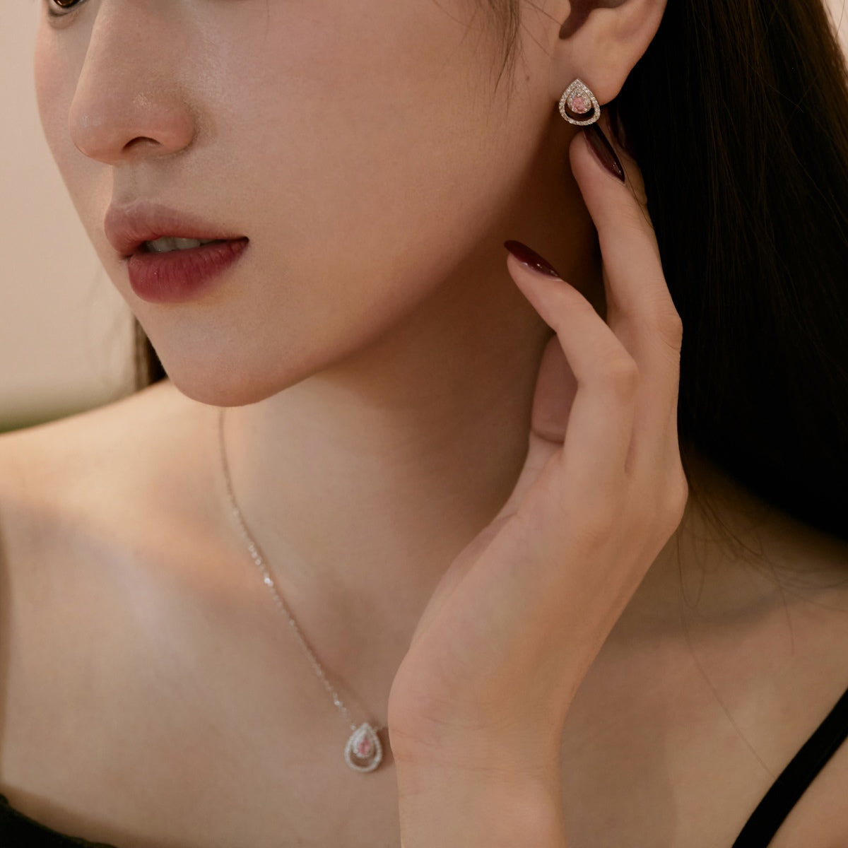 [Noble Jewelry]Sparkling Delicate Water Drop Shape Daily Earrings