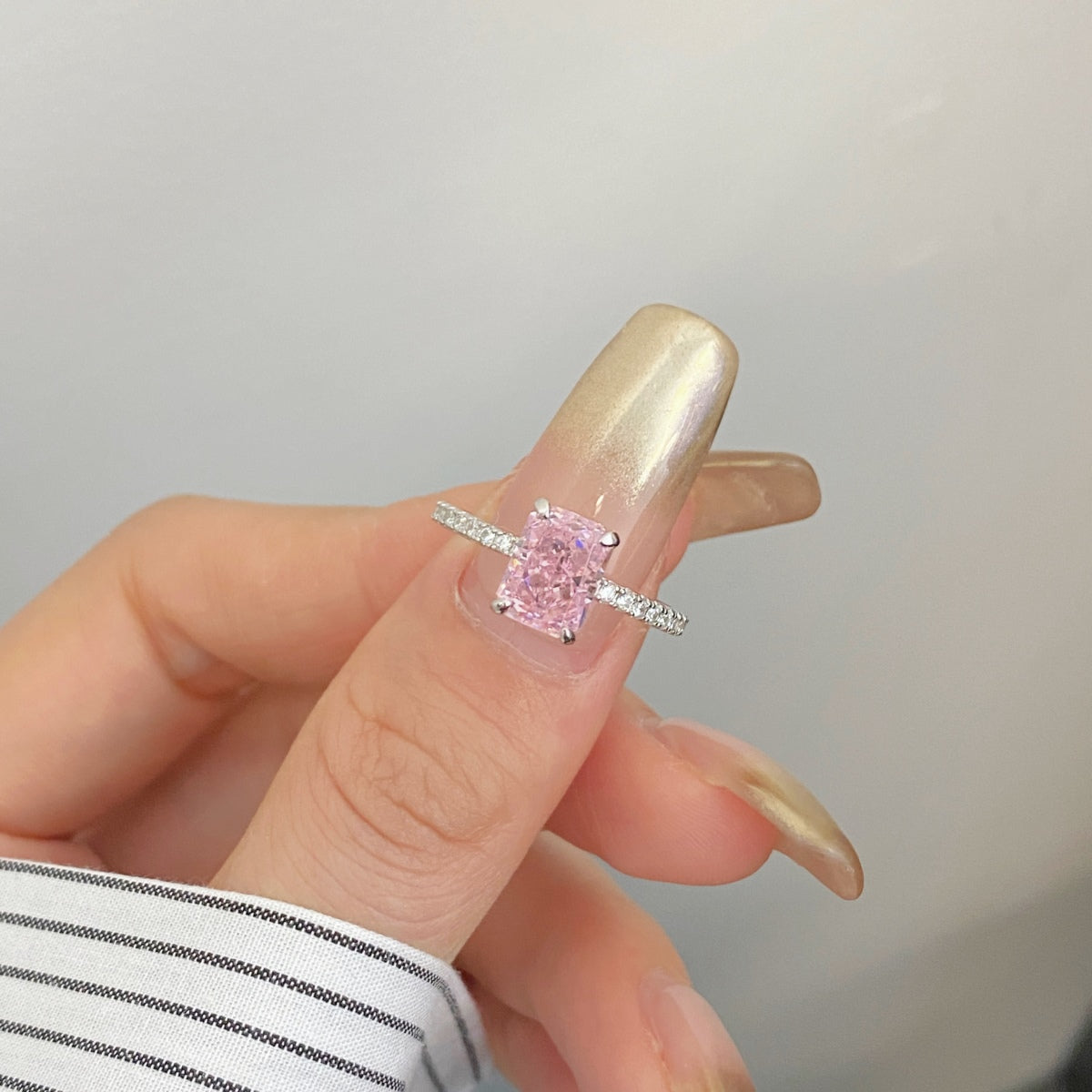 [Noble Jewelry]2.0 Carat Dazzling Sparkling Radiant Cut Party Ring