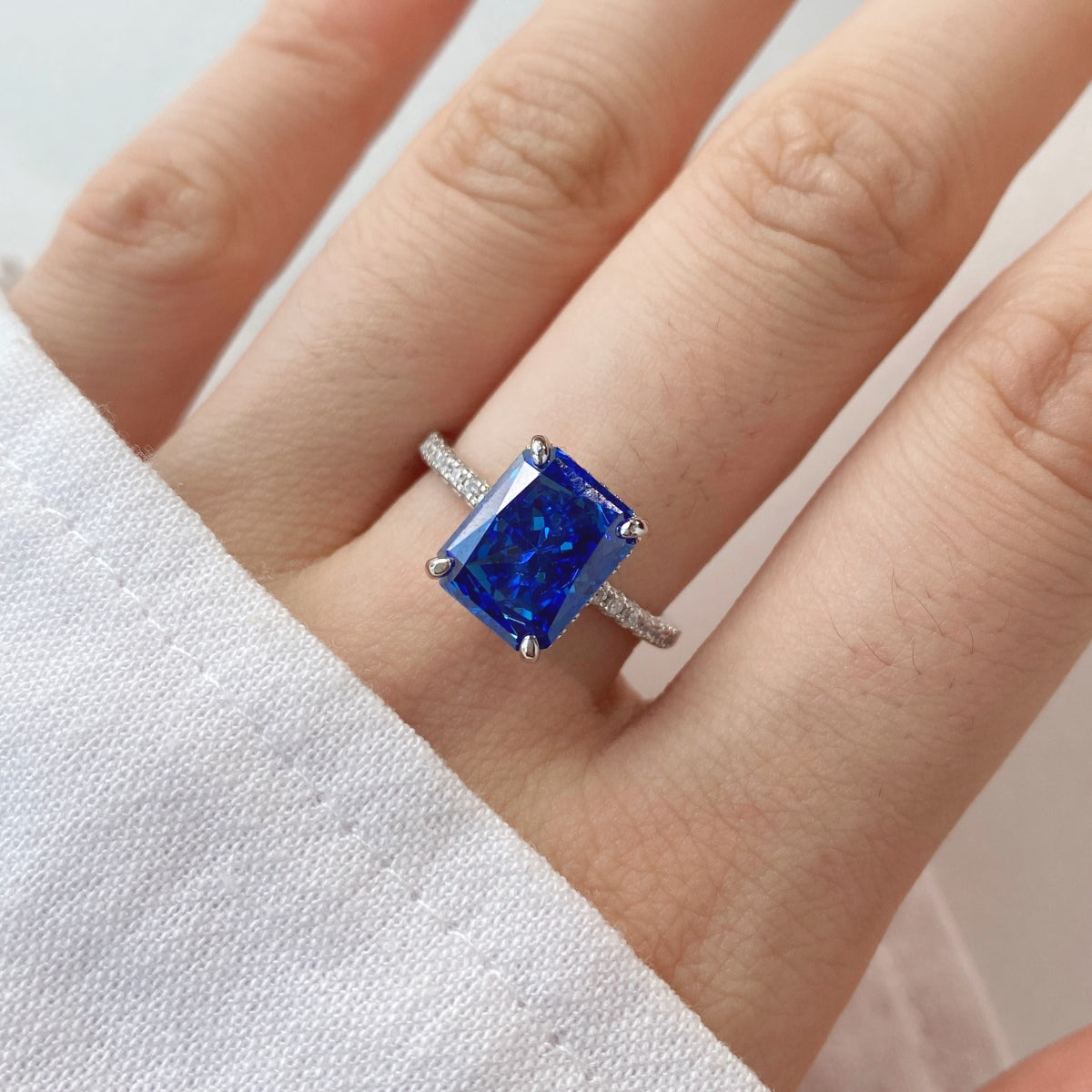 [Noble Jewelry]4.0 Carat Luxurious Engagement Ring