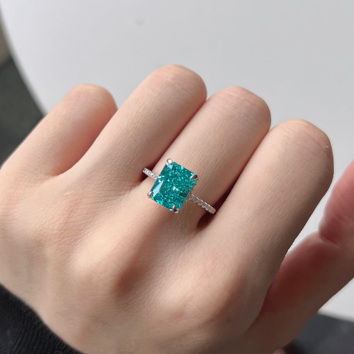 [Noble Jewelry]4.0 Carat Luxurious Engagement Ring