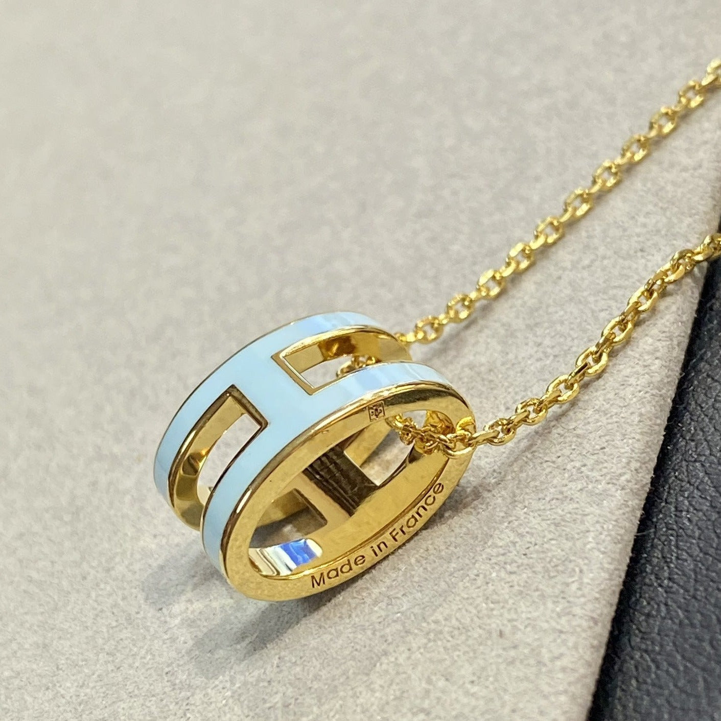 [Noble Jewelry]POP H LIGHT BLUE NECKLACE