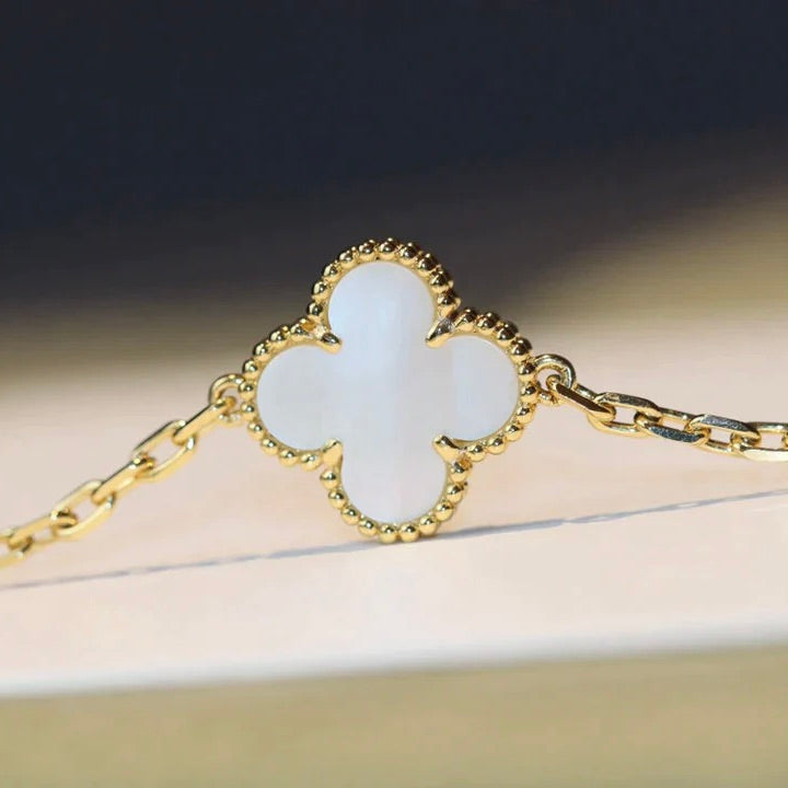 [Noble Jewelry]CLOVER 20 MOTIFS WHITE MOP NECKLACE