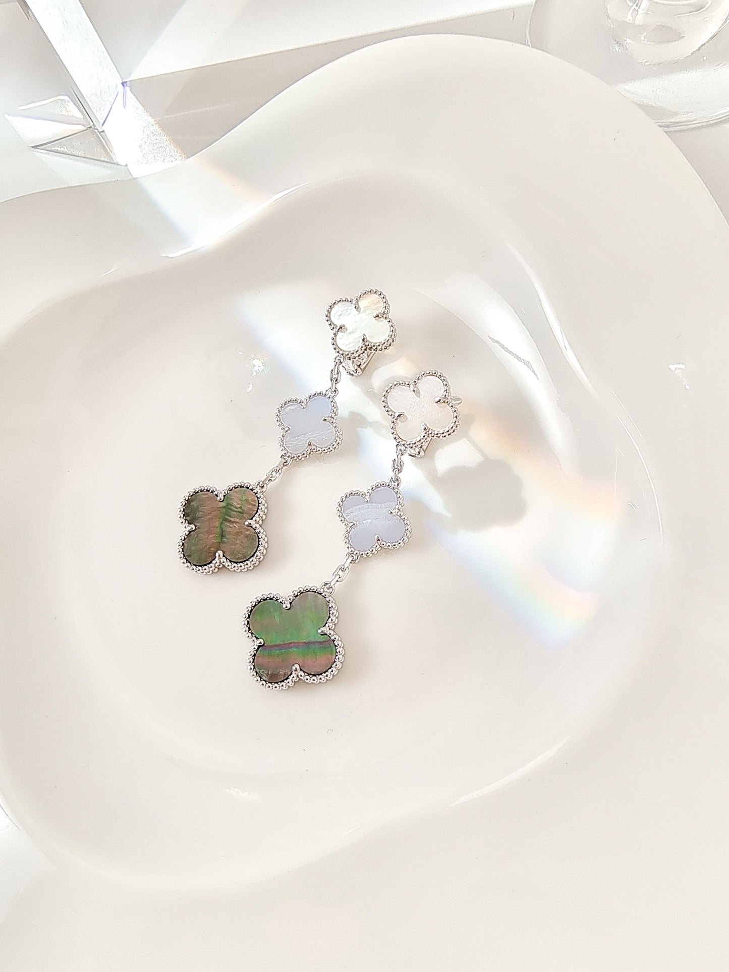 [Edler Schmuck] CLOVER 3 MOTIVE CHALCEDON DUNKEL MOP SILBER OHRRINGE