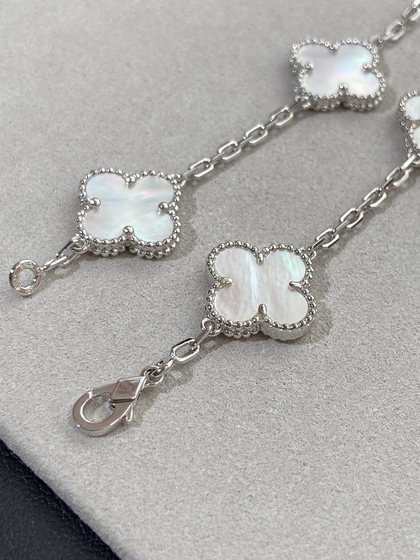 [Noble Jewelry]CLOVER SILVER MOP 5 MOTIF BRACELET