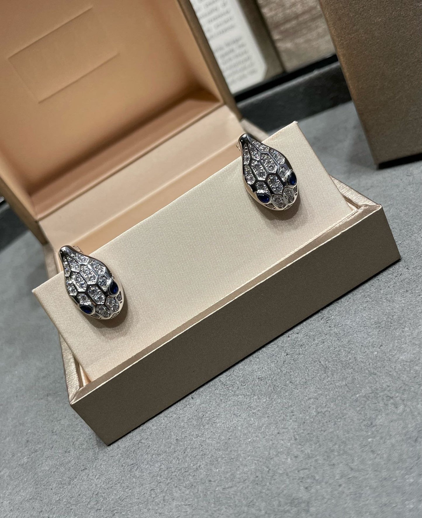 [Noble Jewelry]SERPENT DIAMOND STUD EARRINGS