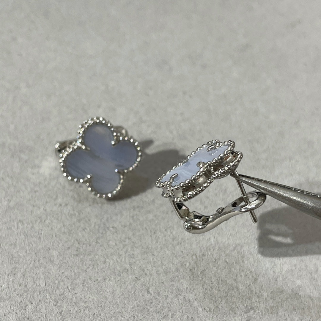 [Noble Jewelry]CLOVER CHALCEDONY SILVER STUD EARRINGS