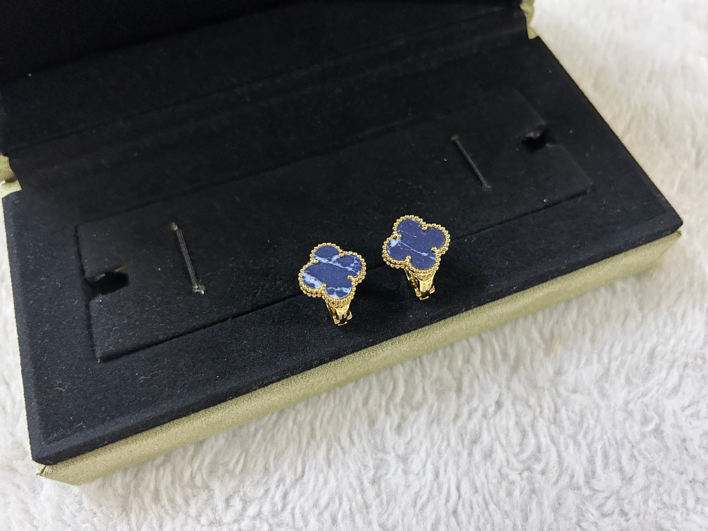 [Noble Jewelry]CLOVER PIETERSITE MEDIUM STUD EARRINGS