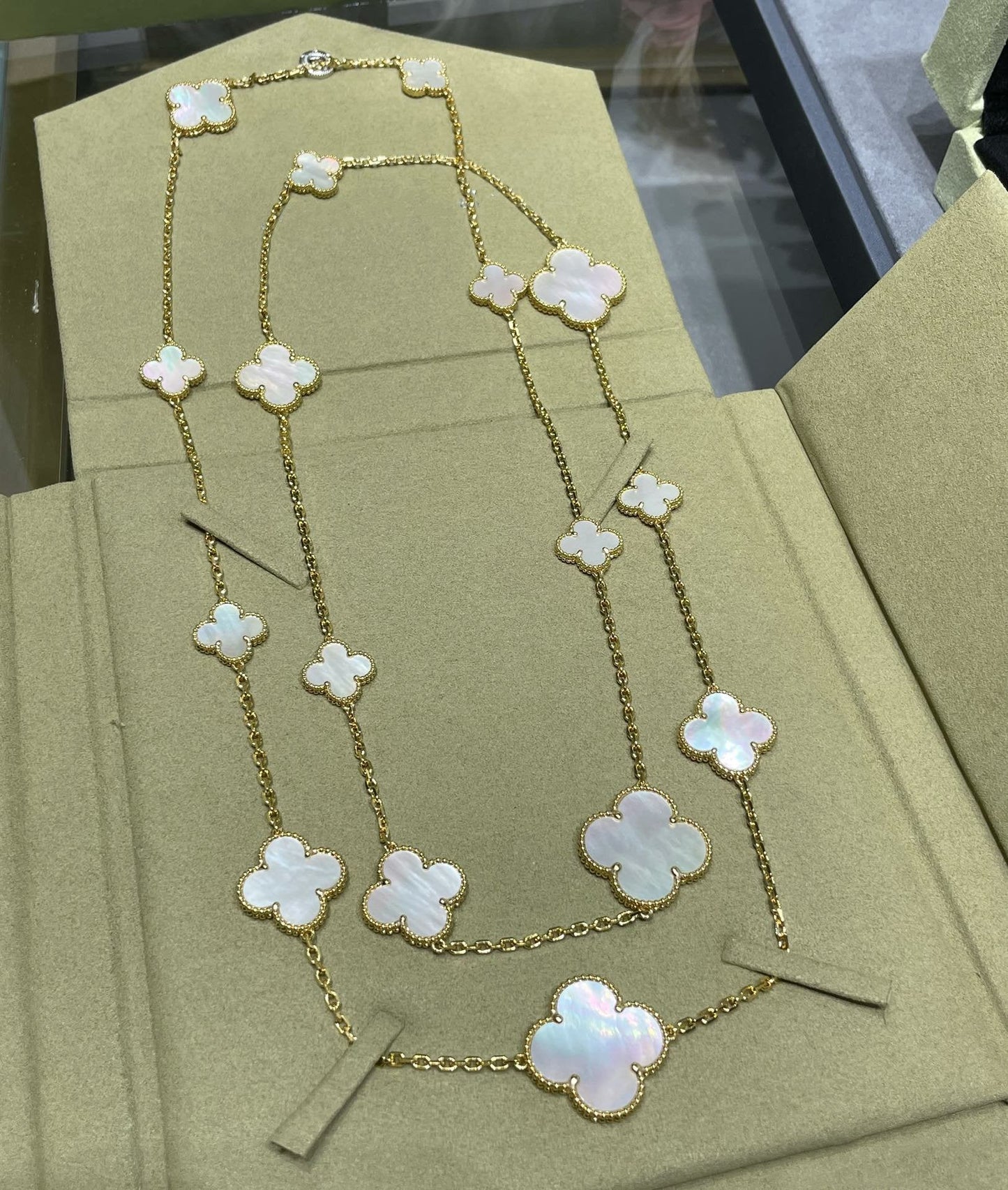 [Noble Jewelry]CLOVER 16 MOTIF WHITE MOP GOLD NECKLACE