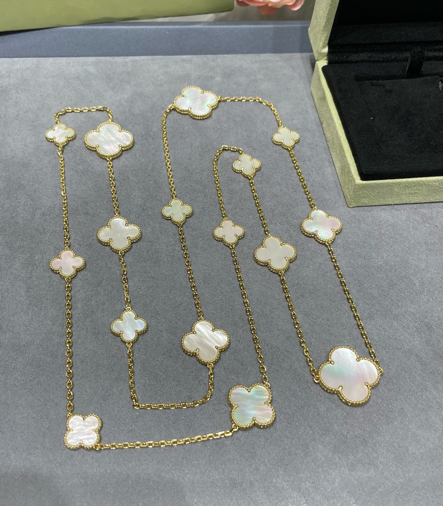 [Noble Jewelry]CLOVER 16 MOTIF WHITE MOP GOLD NECKLACE