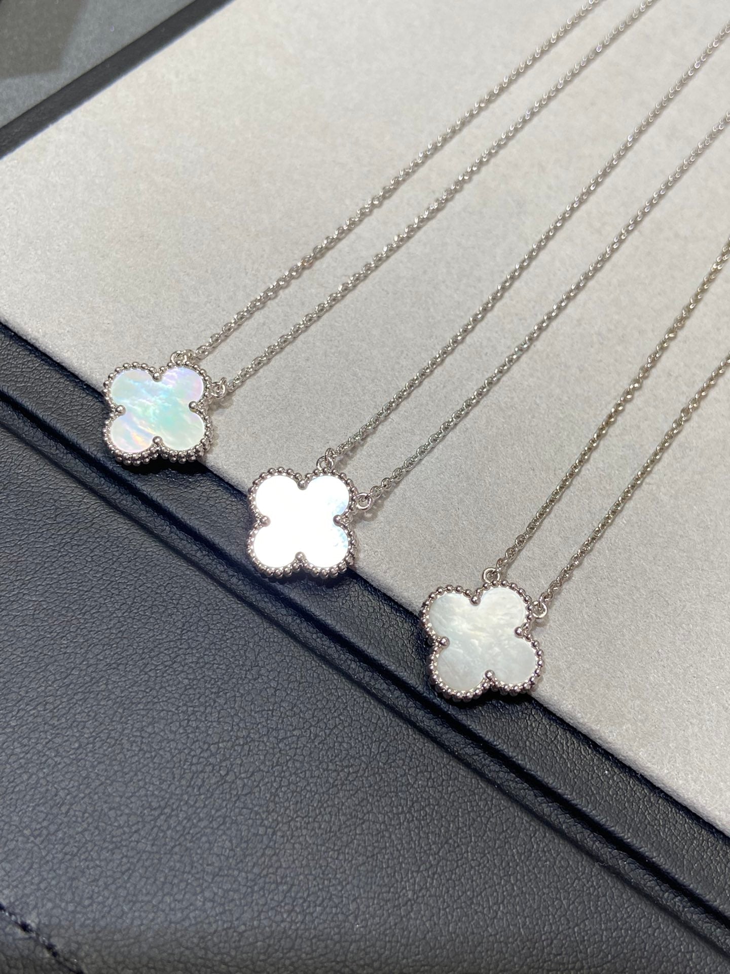 [Noble Jewelry]CLOVER MEDIUM SILVER WHITE MOP NECKLACE