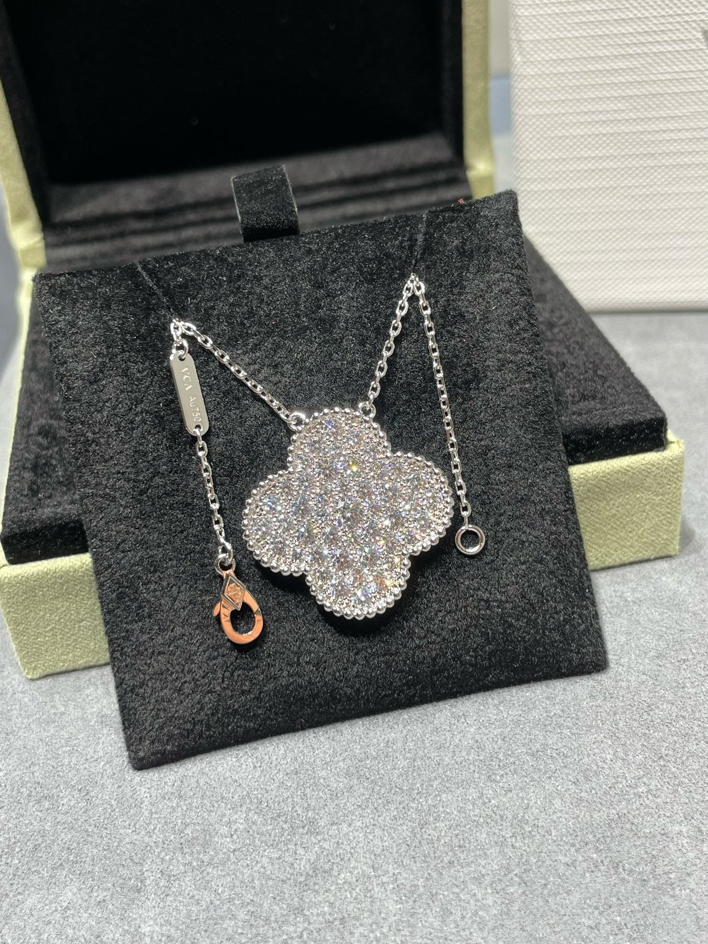 [Noble Jewelry]CLOVER 25MM LARGE PENDANT DIAMOND PAVED SILVER NECKLACE