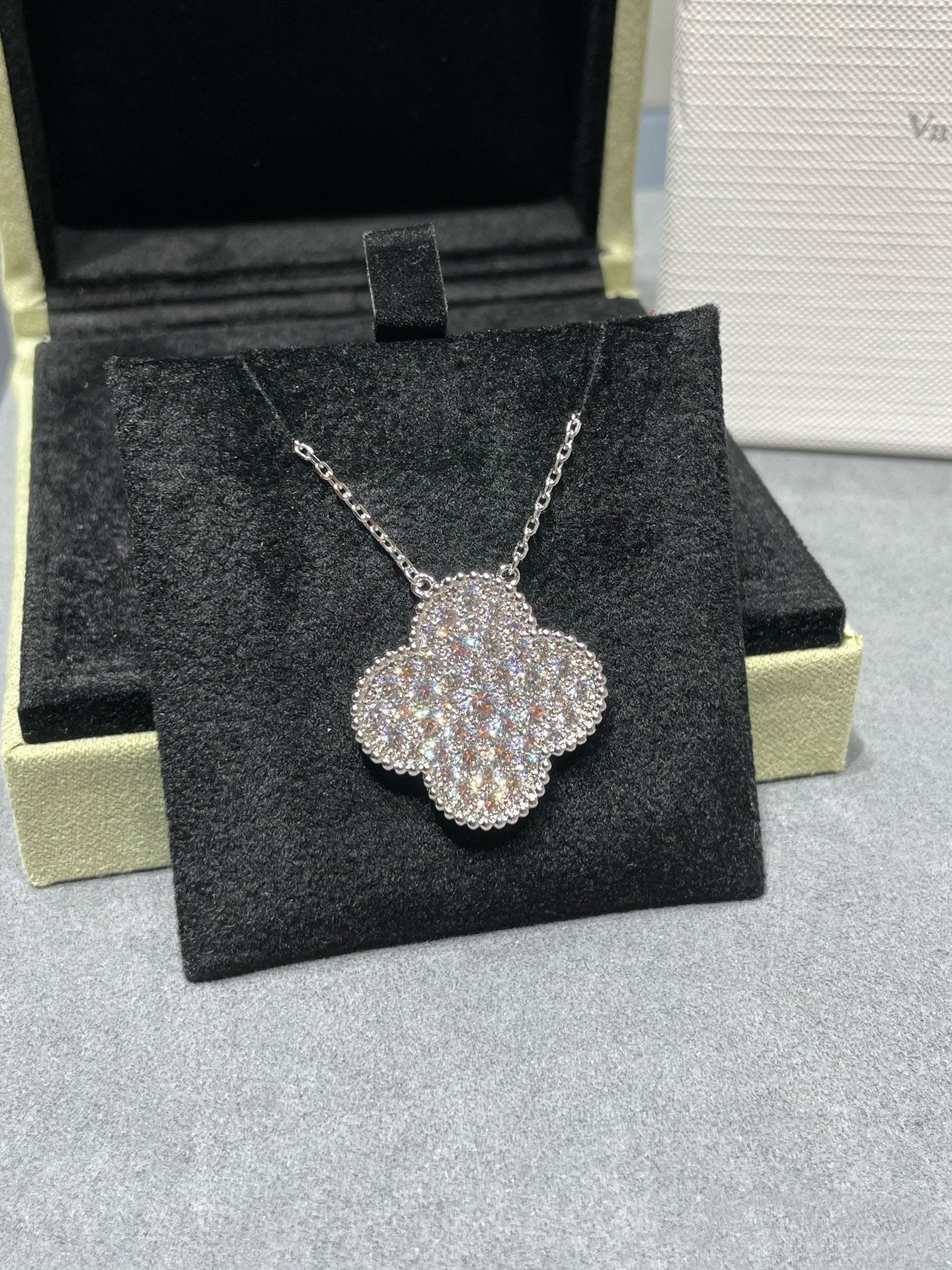 [Noble Jewelry]CLOVER 25MM LARGE PENDANT DIAMOND PAVED SILVER NECKLACE