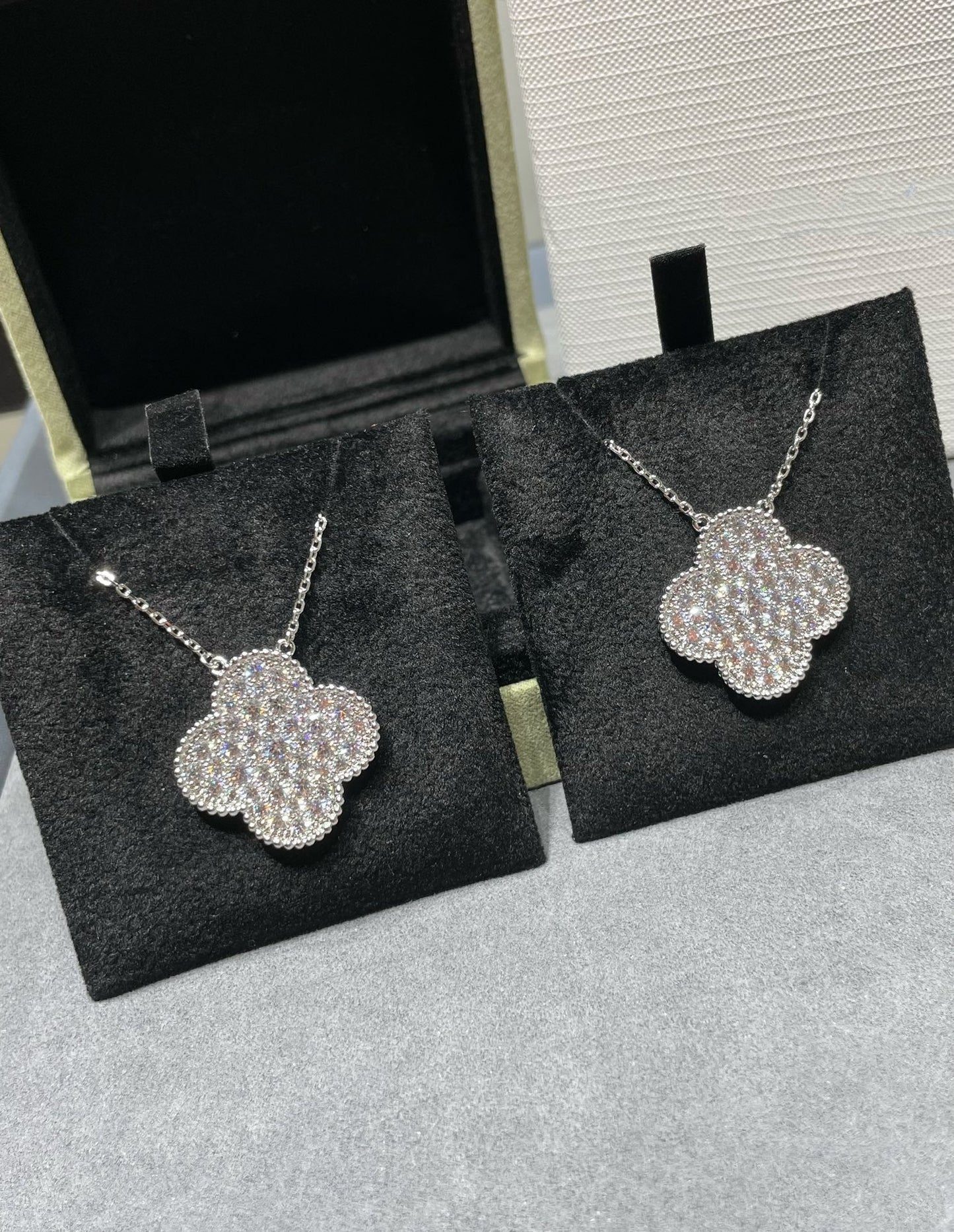 [Noble Jewelry]CLOVER 25MM LARGE PENDANT DIAMOND PAVED SILVER NECKLACE