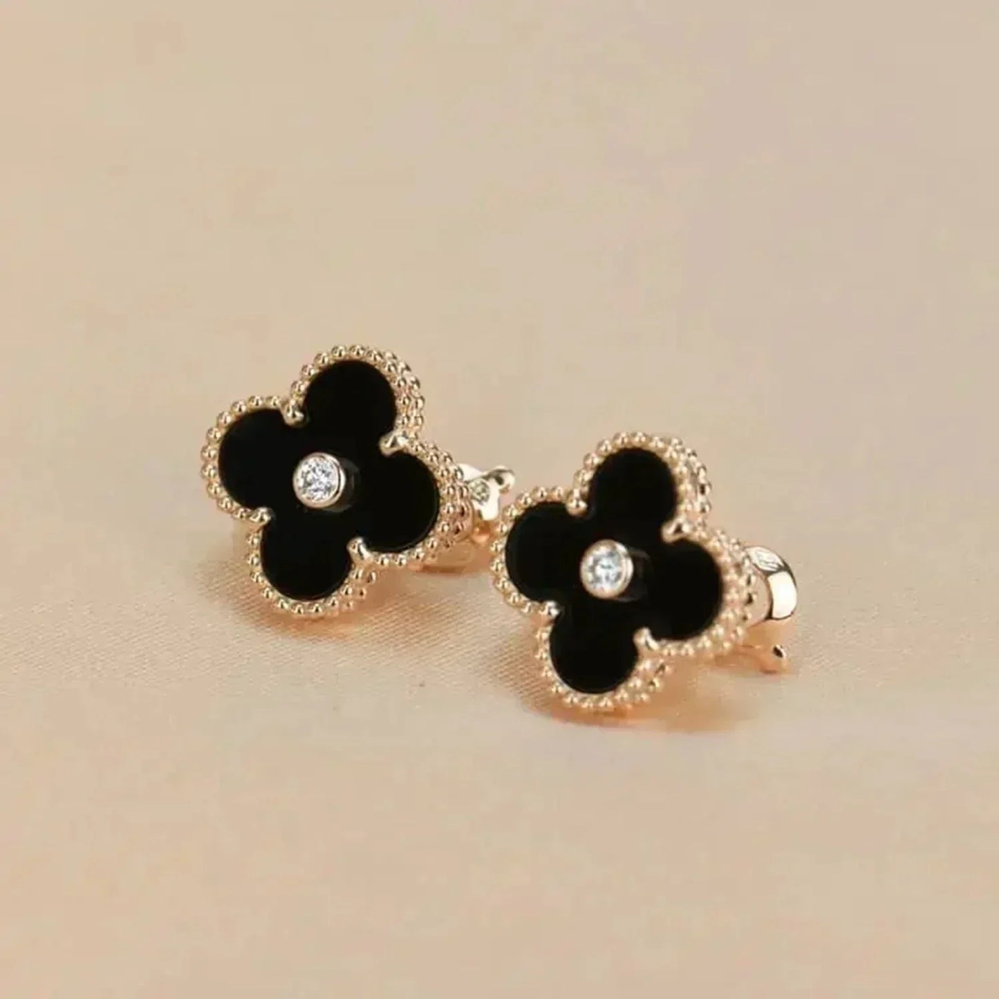 [Edler Schmuck]CLOVER MEDIUM 1 MOTIFS ONYX DIAMOND OHRRINGE