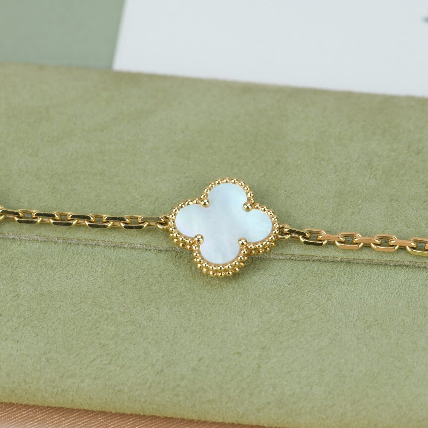 [Noble Jewelry]CLOVER  5 MOTIF WHITE MOP BRACELET