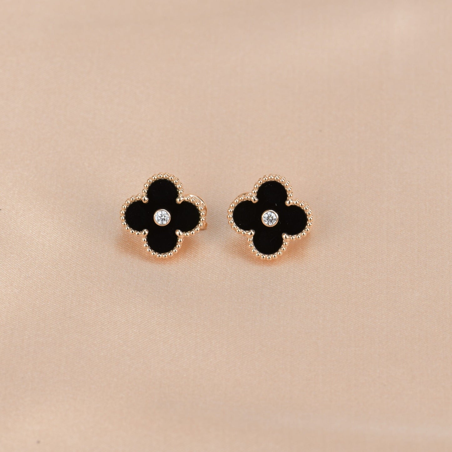 [Edler Schmuck]CLOVER MEDIUM 1 MOTIFS ONYX DIAMOND OHRRINGE