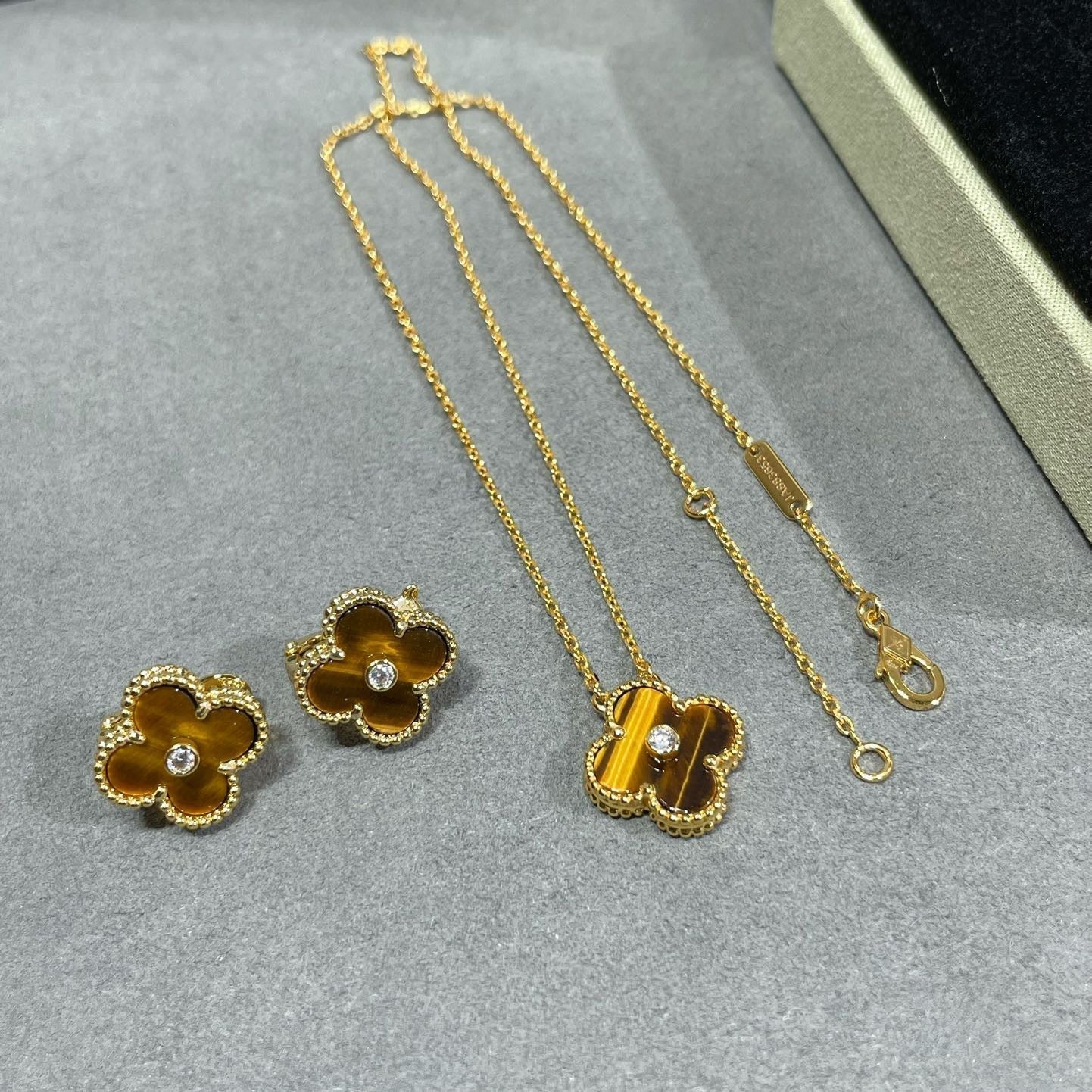 [Noble Jewelry]CLOVER 15MM DIAMOND AND YELLOW TIGER'S EYE AGATE necklace