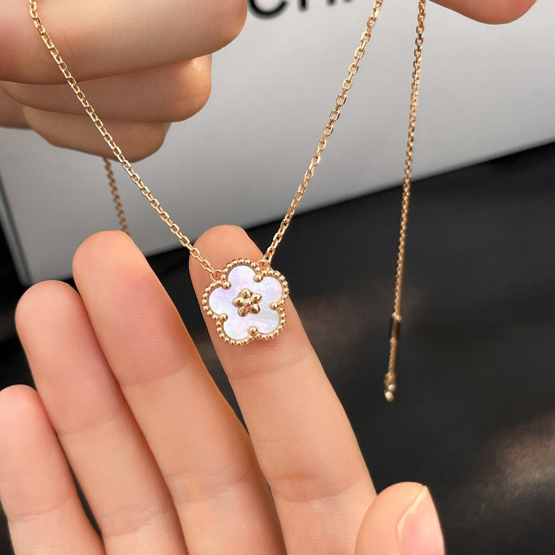 [Noble Jewelry]LUCKY  WHITE MOP  PLUM BLOSSOM NECKLACE