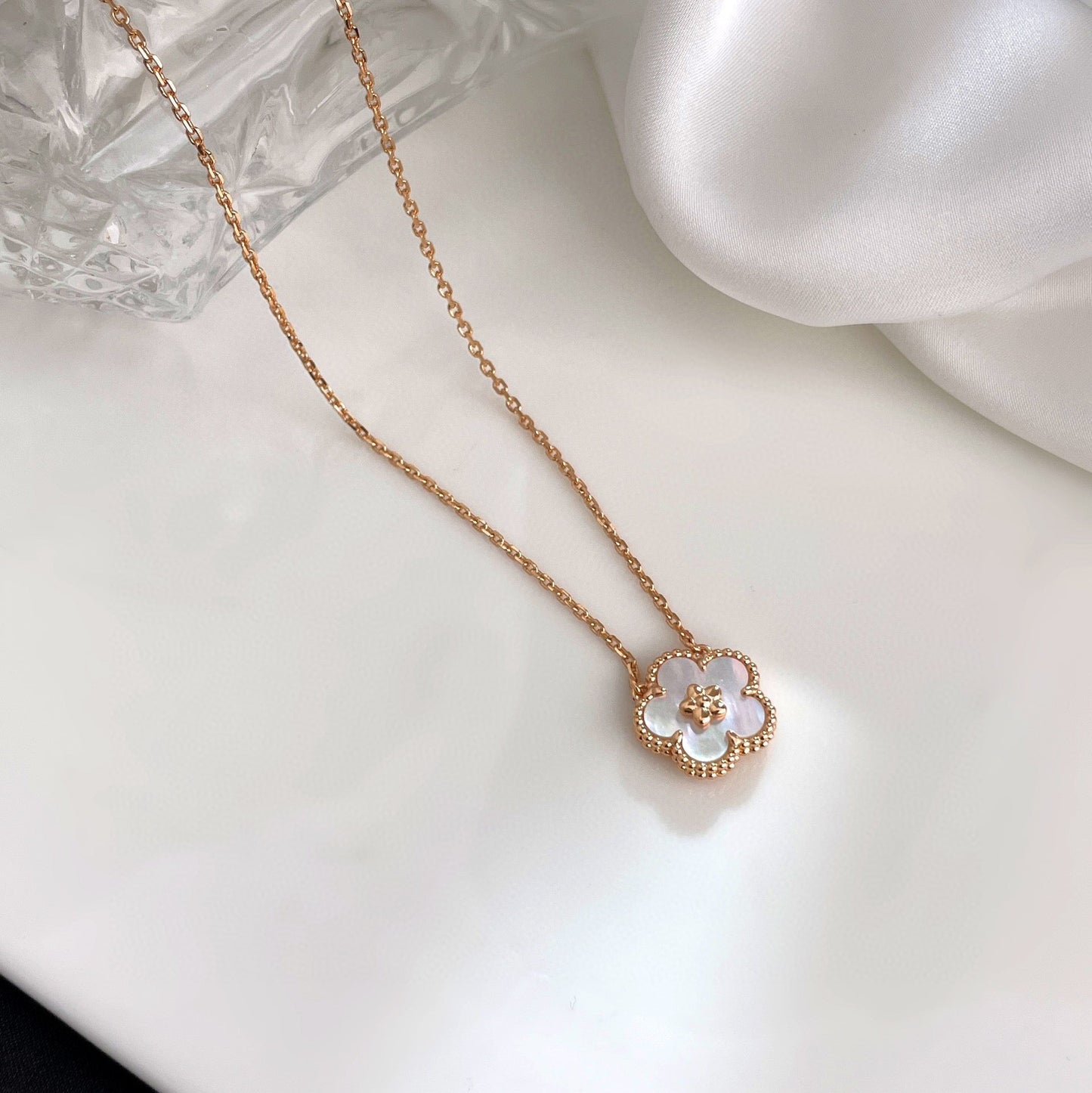 [Noble Jewelry]LUCKY  WHITE MOP  PLUM BLOSSOM NECKLACE