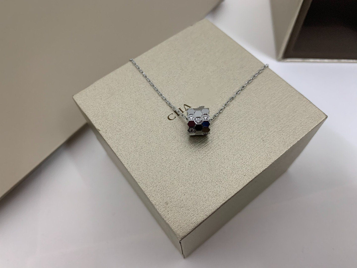 [Edler Schmuck] BEE LOVE DIAMANT HALSKETTE