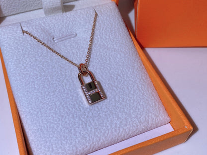 [Noble Jewelry]HM ADVANCED NICHE LOCK HEAD NECKLACE DIAMONDS