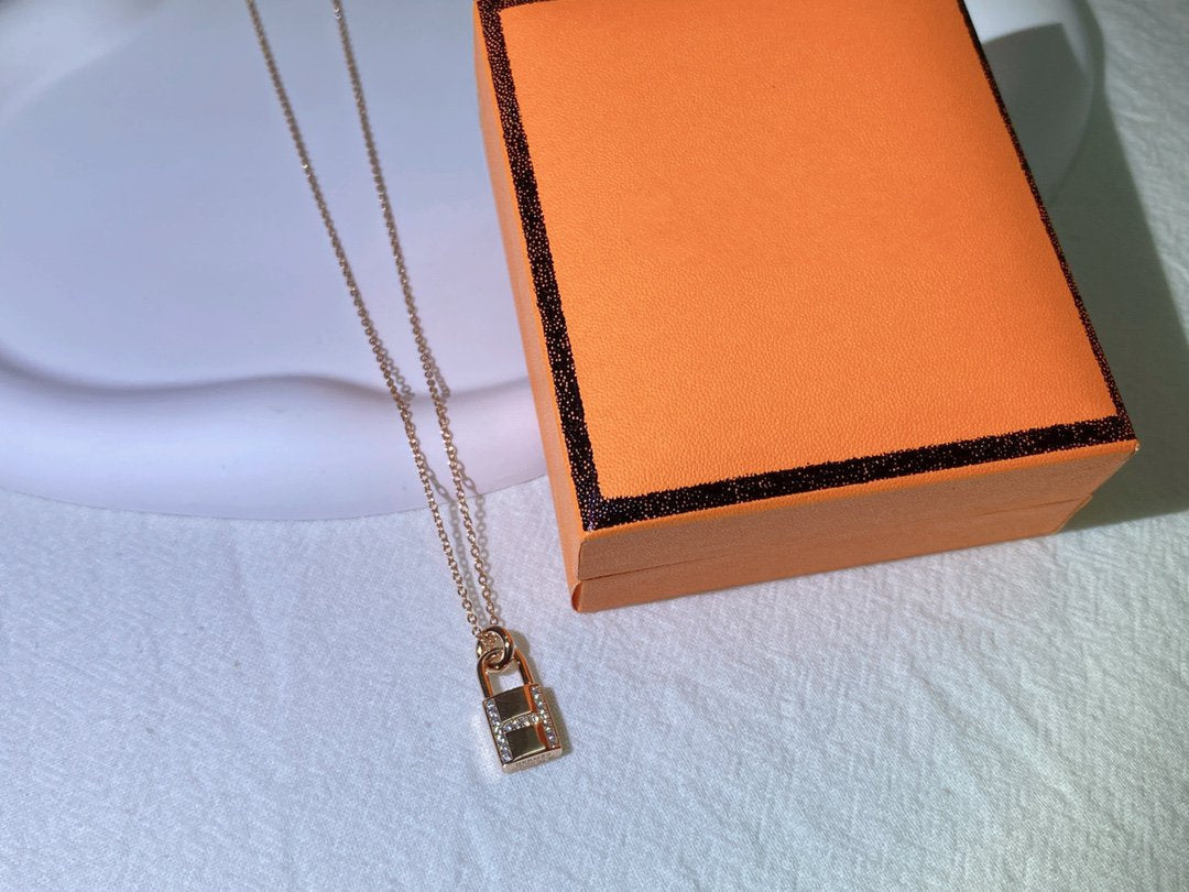 [Noble Jewelry]HM ADVANCED NICHE LOCK HEAD NECKLACE DIAMONDS