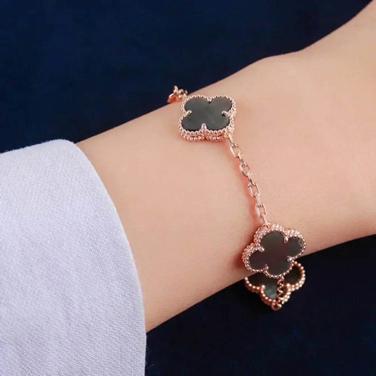 [Noble Jewelry]CLOVER 5 MOTIF GRAY MOP  BRACELET