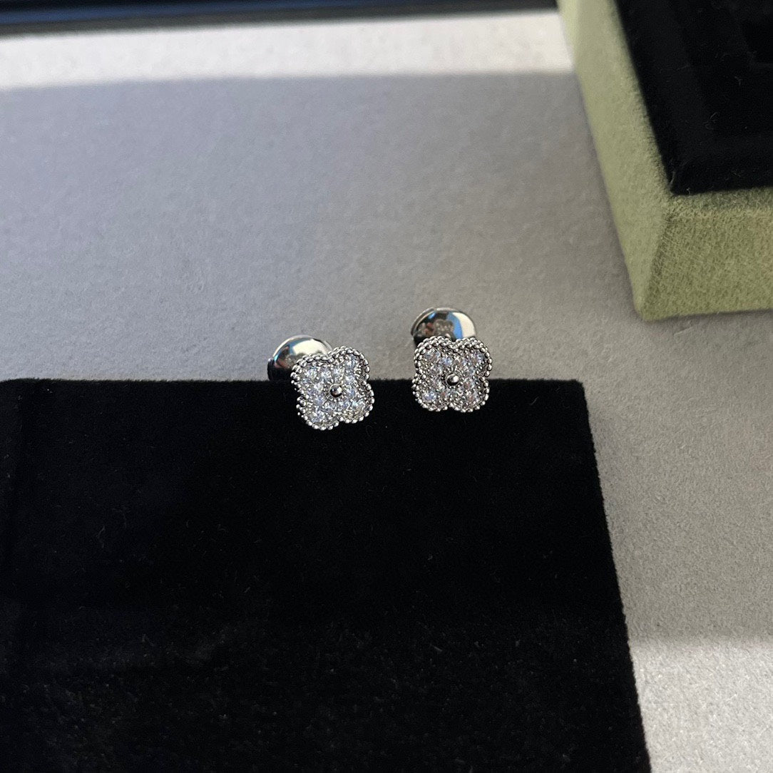 [Noble Jewelry]CLOVER MINI DIAMOND STUD EARRINGS